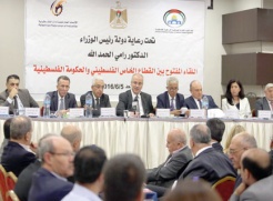 في اللقاء المفتوح بين القطاع الخاص والحكومة: رئيس الحكومة يشيد بالجهود الجارية لعقد "مؤتمر ماس الاقتصادي 2016"