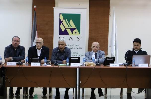 لا يمكن معالجة قضايا العمالة الفلسطينية ما لم يطرأ تغيير جوهري على بنية وهيكل الاقتصاد ولا يمكن تحقيق الحد من اللامساواه في ظل الاحتلال 