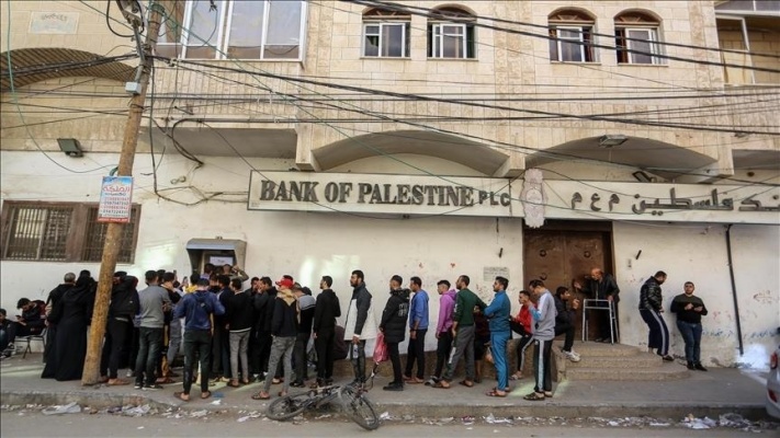 القطاع المصرفي الفلسطيني أمام آثار عام من الحرب